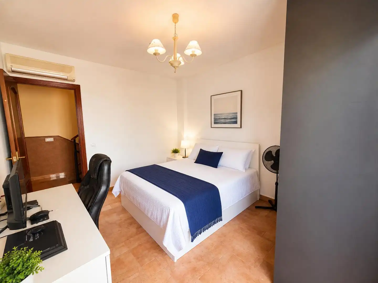 Dormitori de Casa adosada en venda en Benalmádena amb Aire condicionat i Terrassa