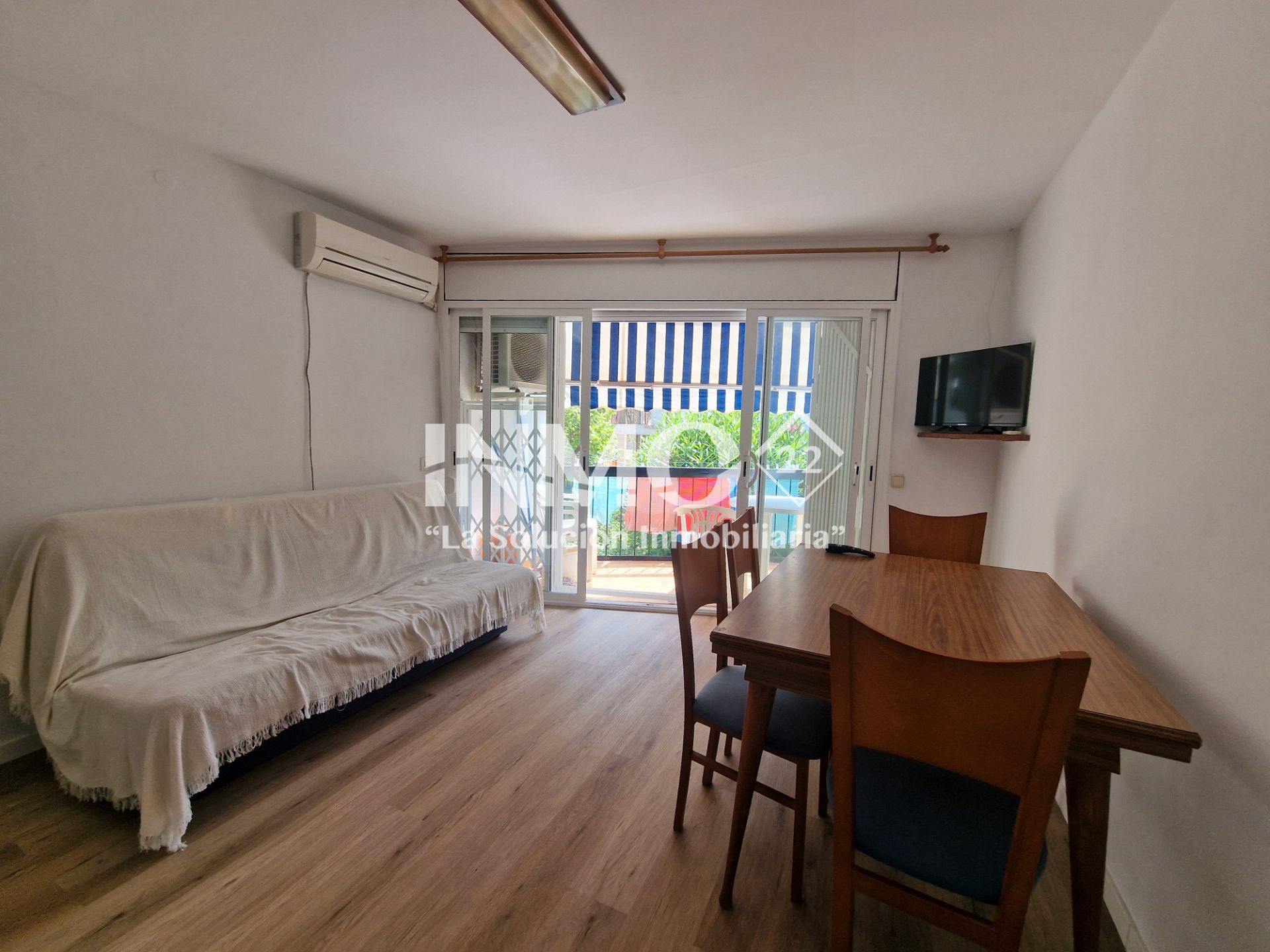Sala d'estar de Apartament en venda en Cambrils amb Aire condicionat, Terrassa i Moblat