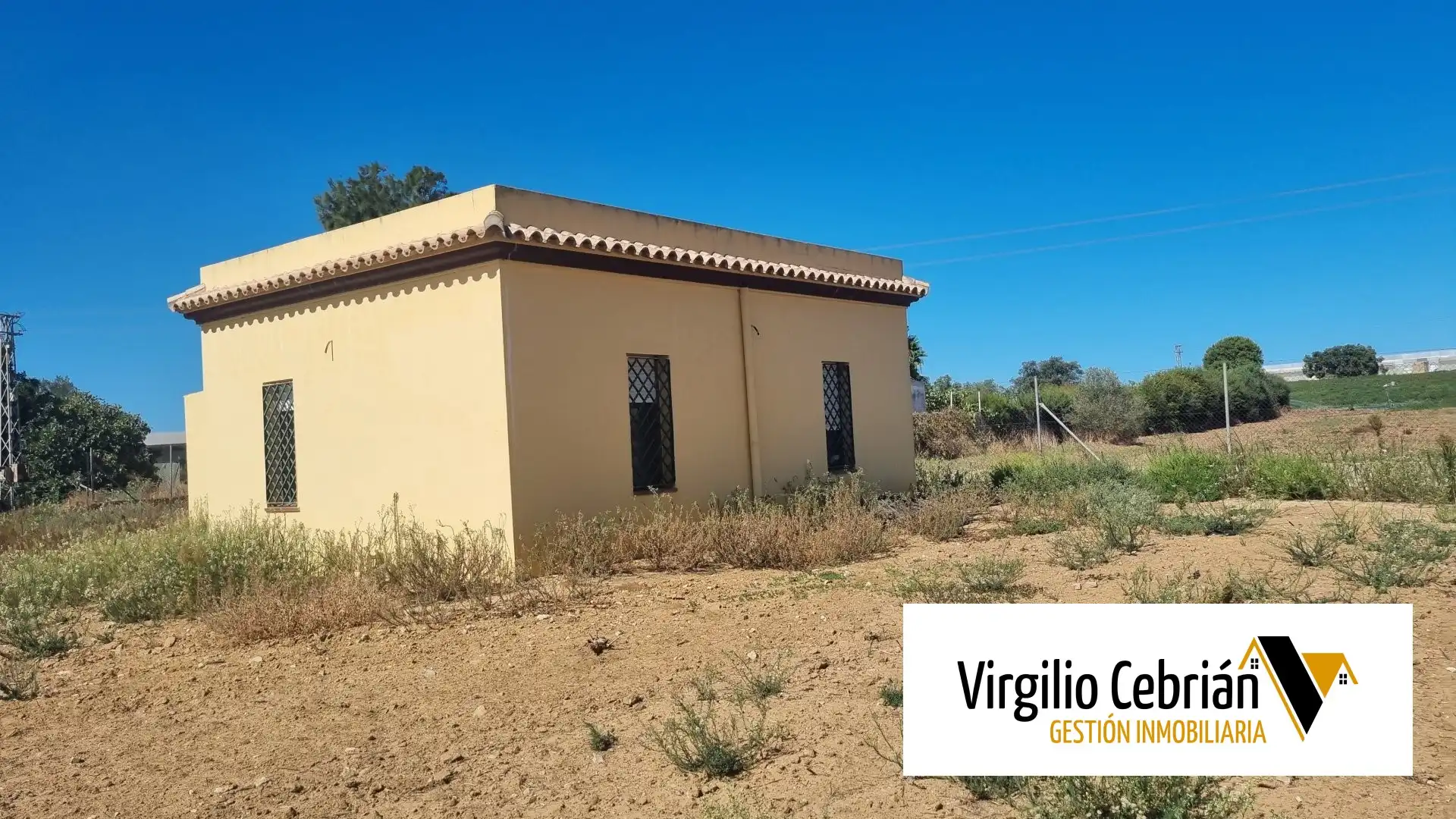 Country homes for sale in Chipiona  with Private garden