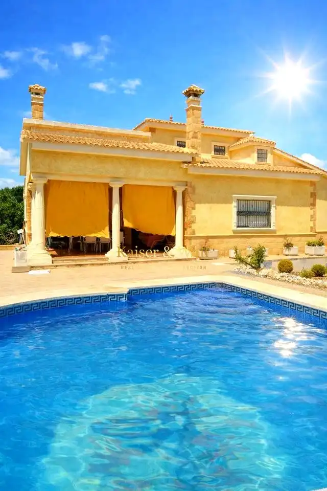 Piscina de Casa o xalet en venda en Elche / Elx amb Aire condicionat, Jardí privat i Piscina