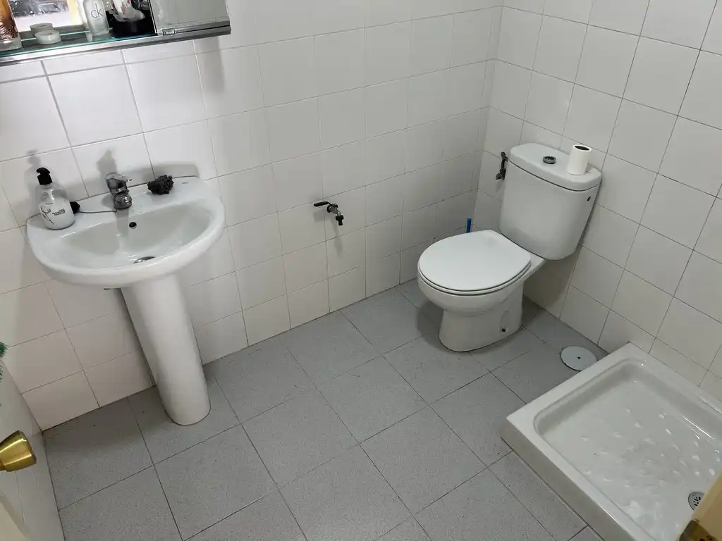 Baño de Nave industrial de alquiler en Ames