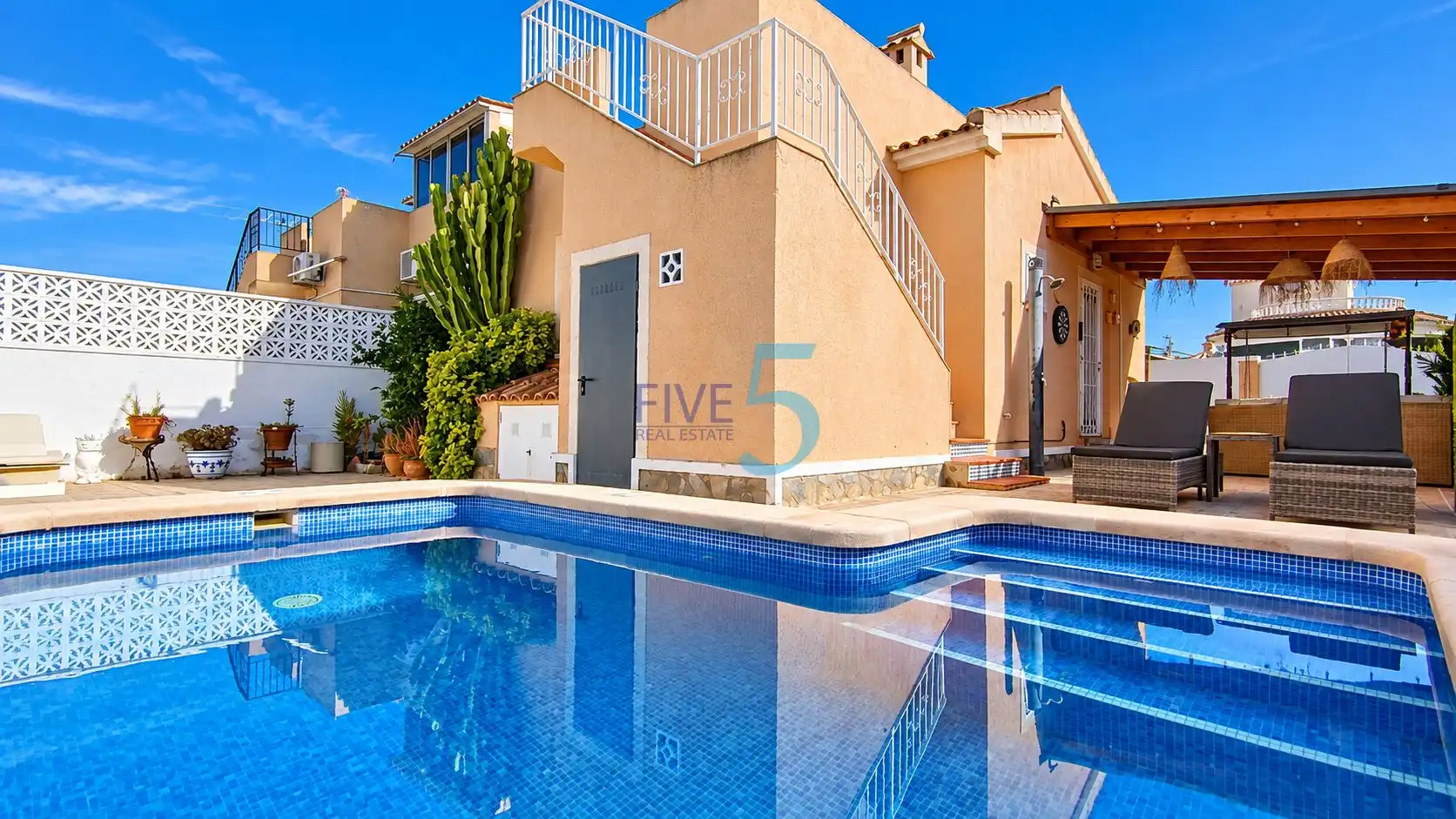 Casa con piscina in vendita a Benijófar