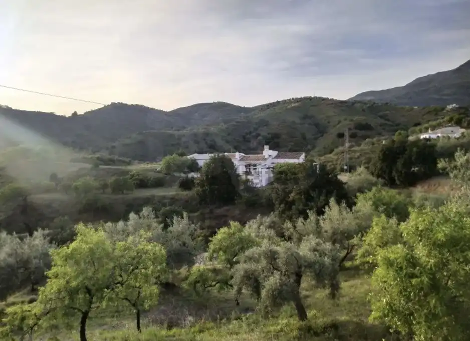 Casa rústica amb piscina en venda a Sedella