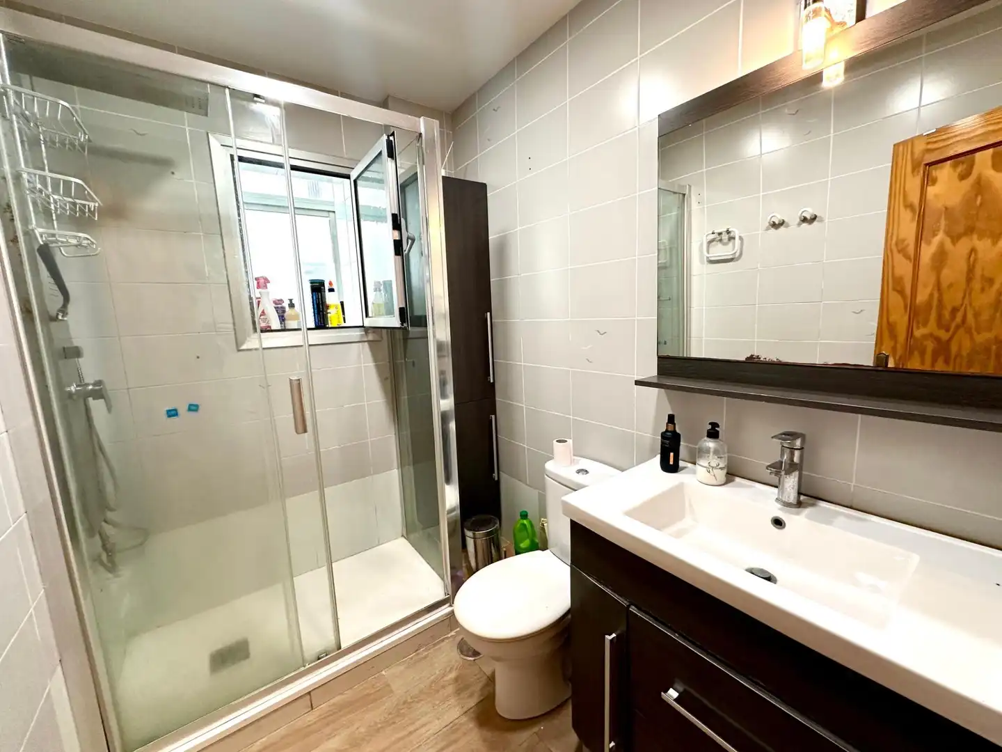 Baño de Apartamento en venta en Alicante / Alacant con Aire acondicionado, Calefacción y Balcón