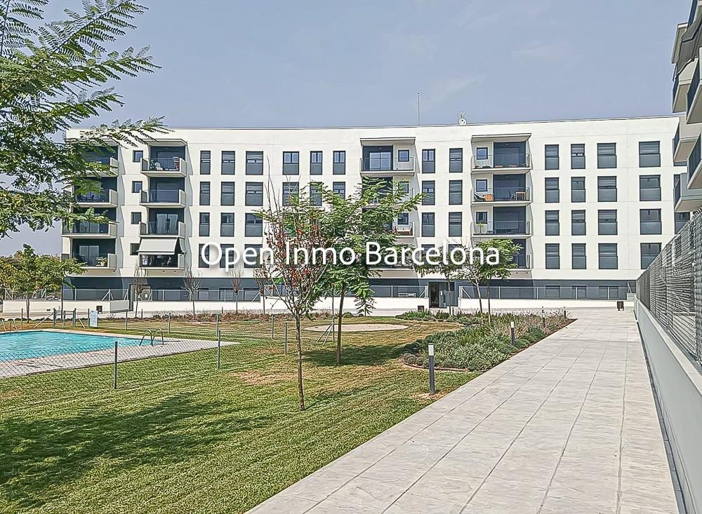 Vista exterior de Pis en venda en Sant Pere de Ribes amb Aire condicionat, Calefacció i Jardí privat
