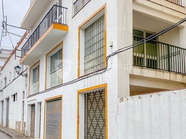 Mixto residencial en venta en Tossa de Mar pueblo