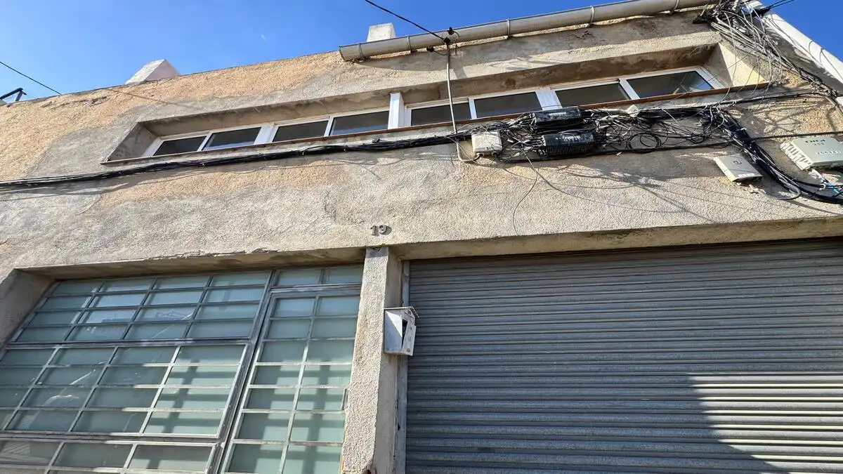 Exterior view of Houses for sale in Santa Coloma de Gramenet