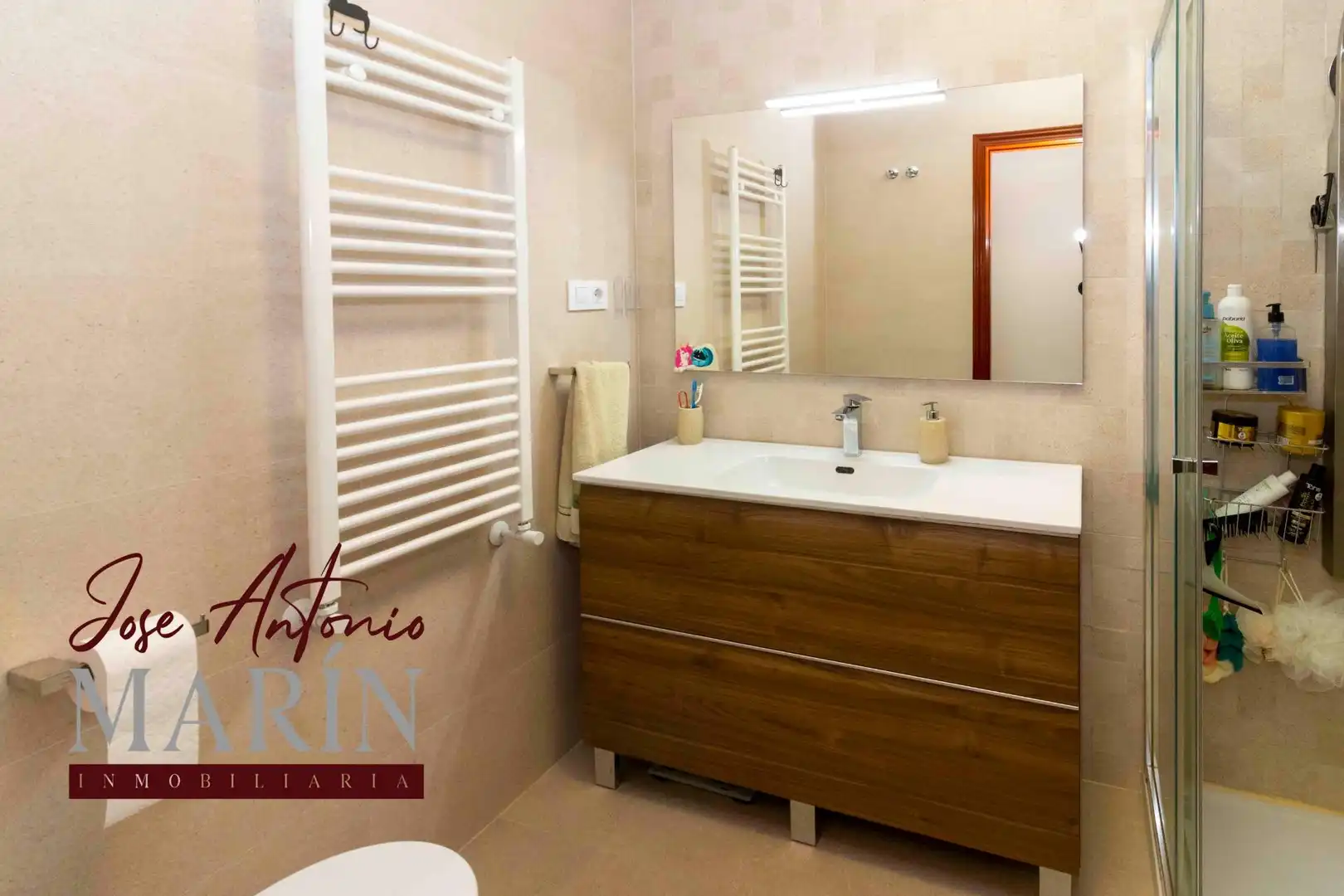 Baño de Casa adosada en venta en Badajoz con Aire acondicionado, Calefacción y Trastero