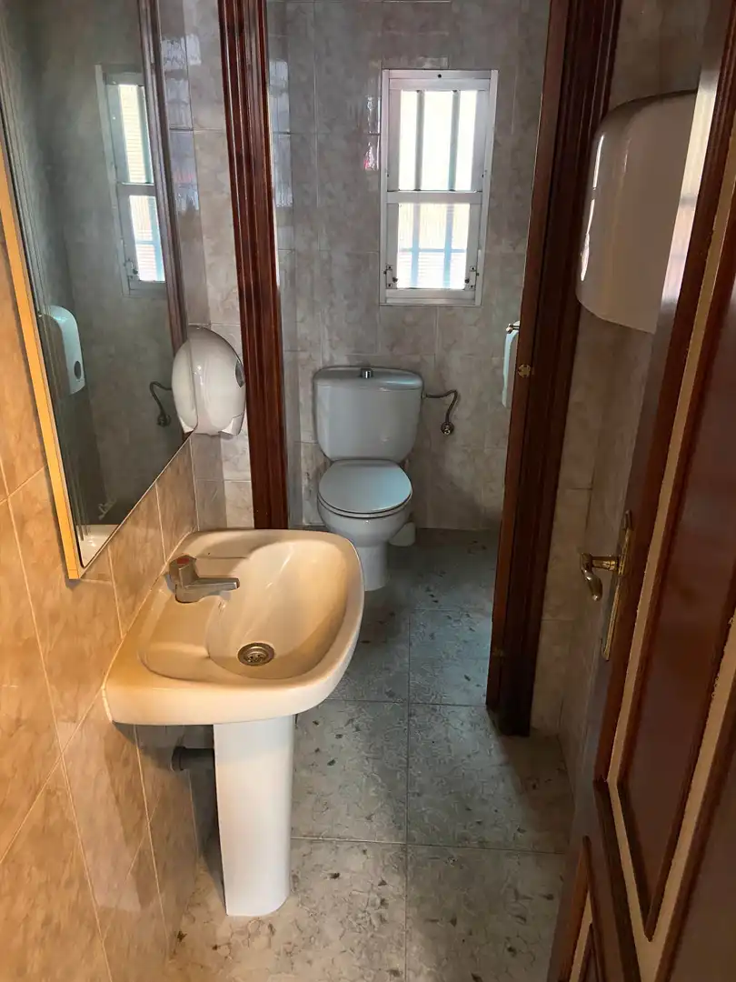 Badezimmer von Geschaftsraum zur Miete in Vigo 