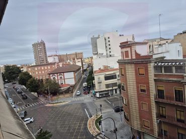 Wohnung mit Balkon zum Verkauf in Ronda del Pilar