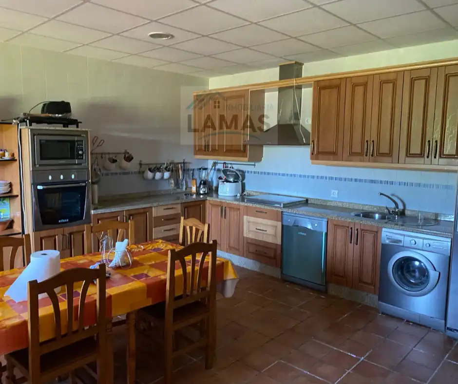 Cuina de Finca rústica en venda en Belvís de Monroy amb Aire condicionat, Jardí privat i Moblat