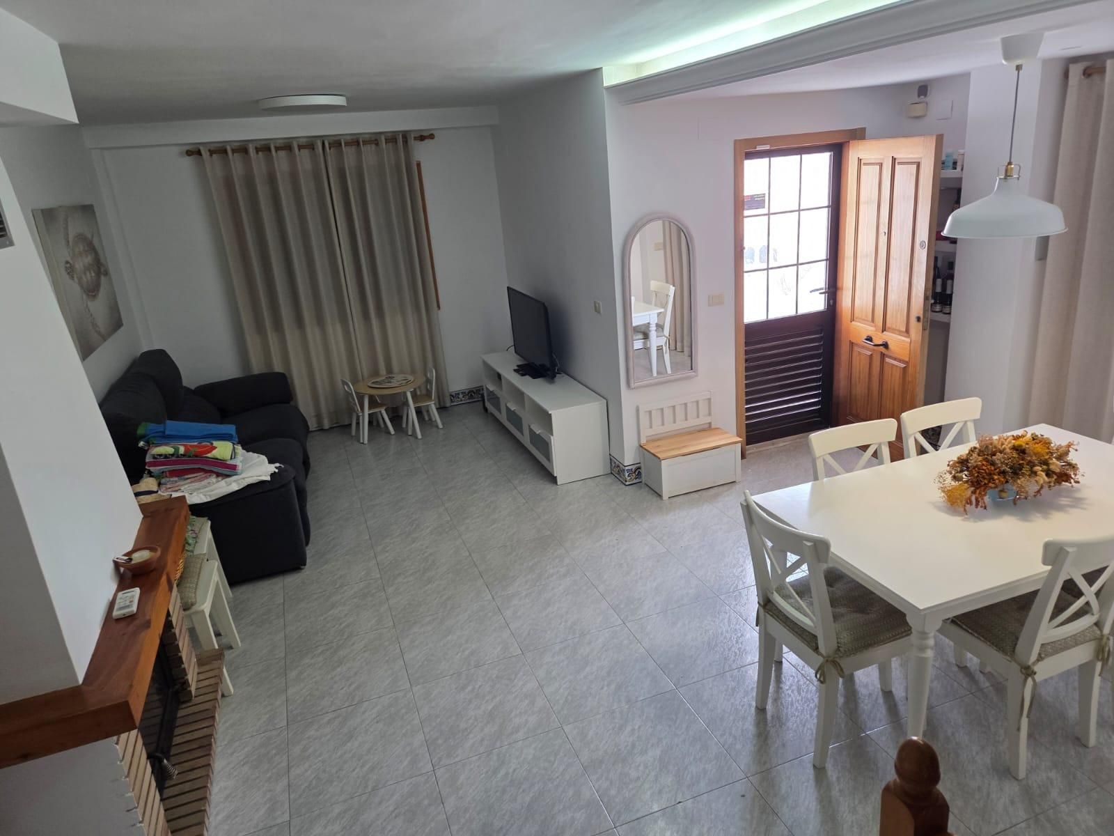 Sala de estar de Casa adosada de alquiler en Sueca con Aire acondicionado, Terraza y Amueblado