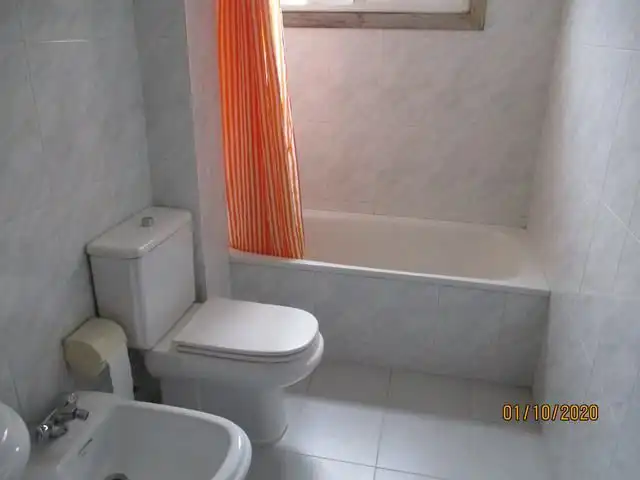 Bathroom of Apartments for rent in Santiago de Compostela 