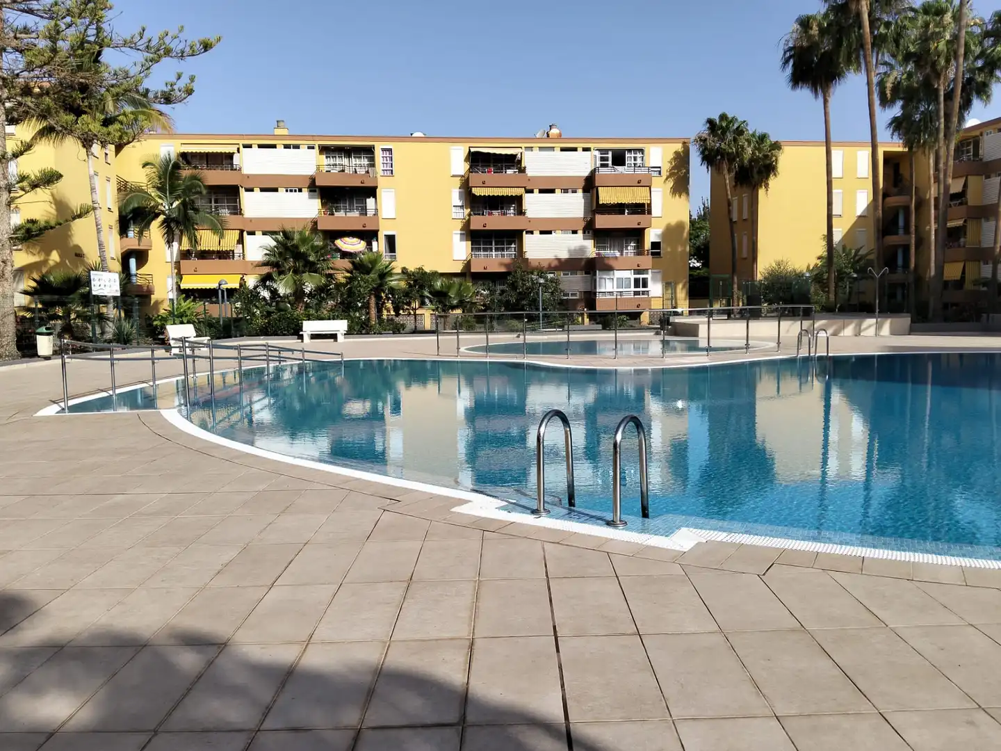 Schwimmbecken von Erdgeschoss zur Miete in Arona mit Terrasse, Möbliert und Ofen