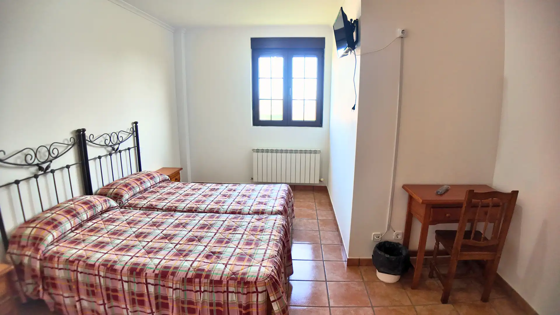 Bedroom of Commercial properties for sale in Báscones de Ojeda  with Heating and Furnished