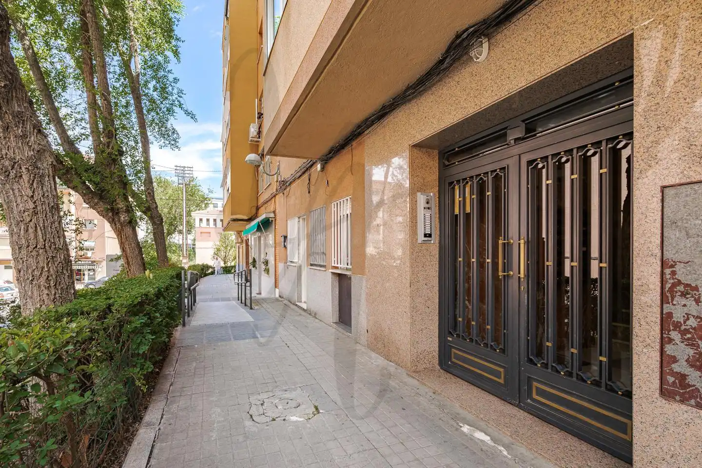 Vista exterior de Planta baja en venta en Madrid con Calefacción