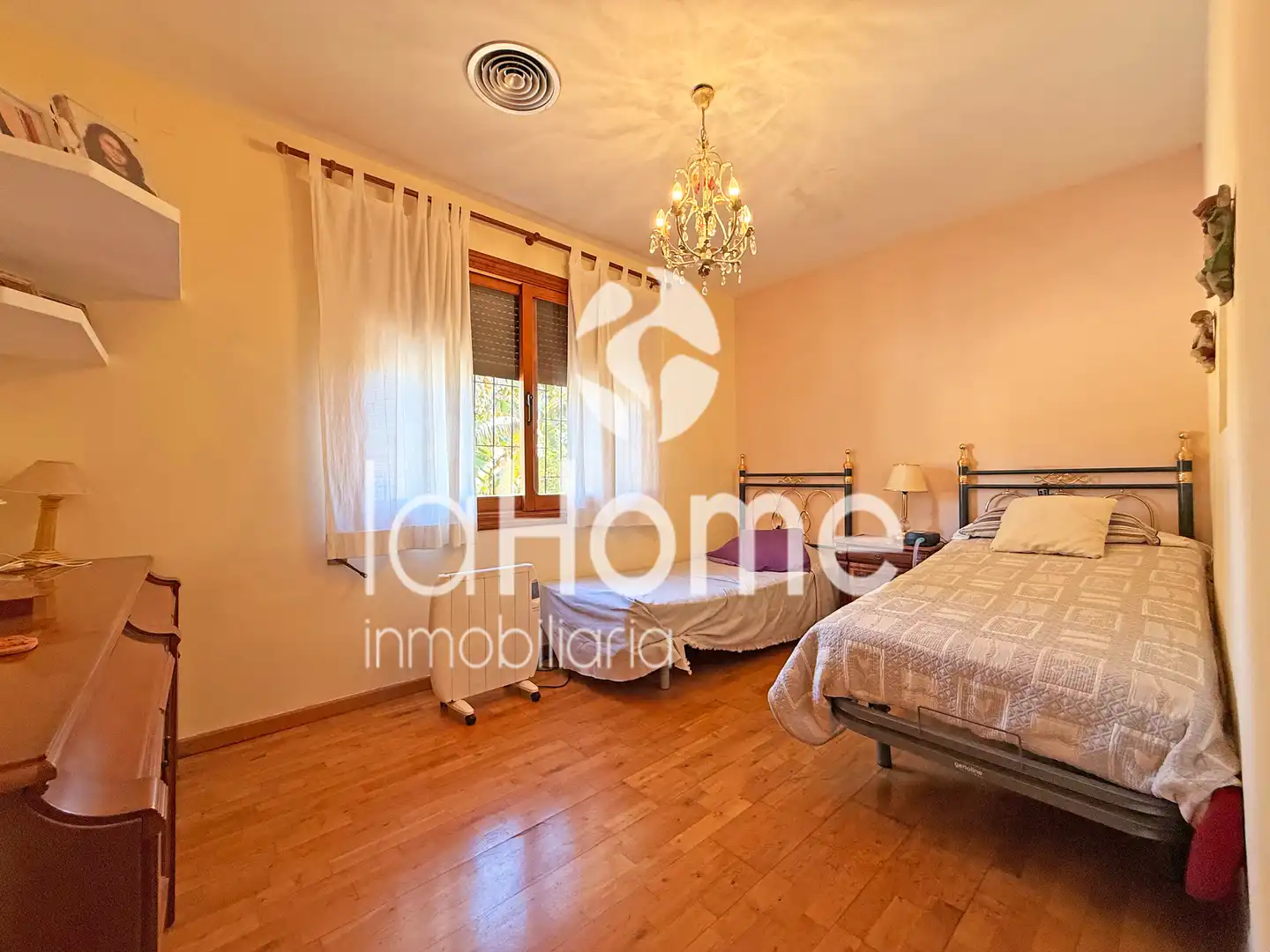 Sala de estar de Casa o chalet en venta en Paterna con Aire acondicionado, Jardín privado y Parquet