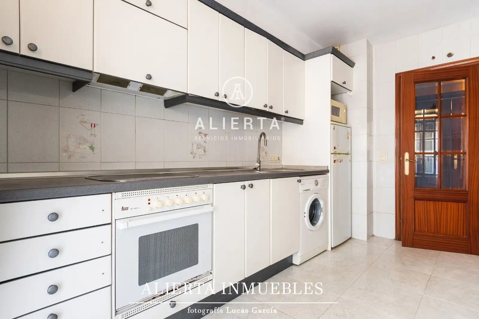 Kitchen of Flat for sale in Zaragoza  with Heating and Storage room