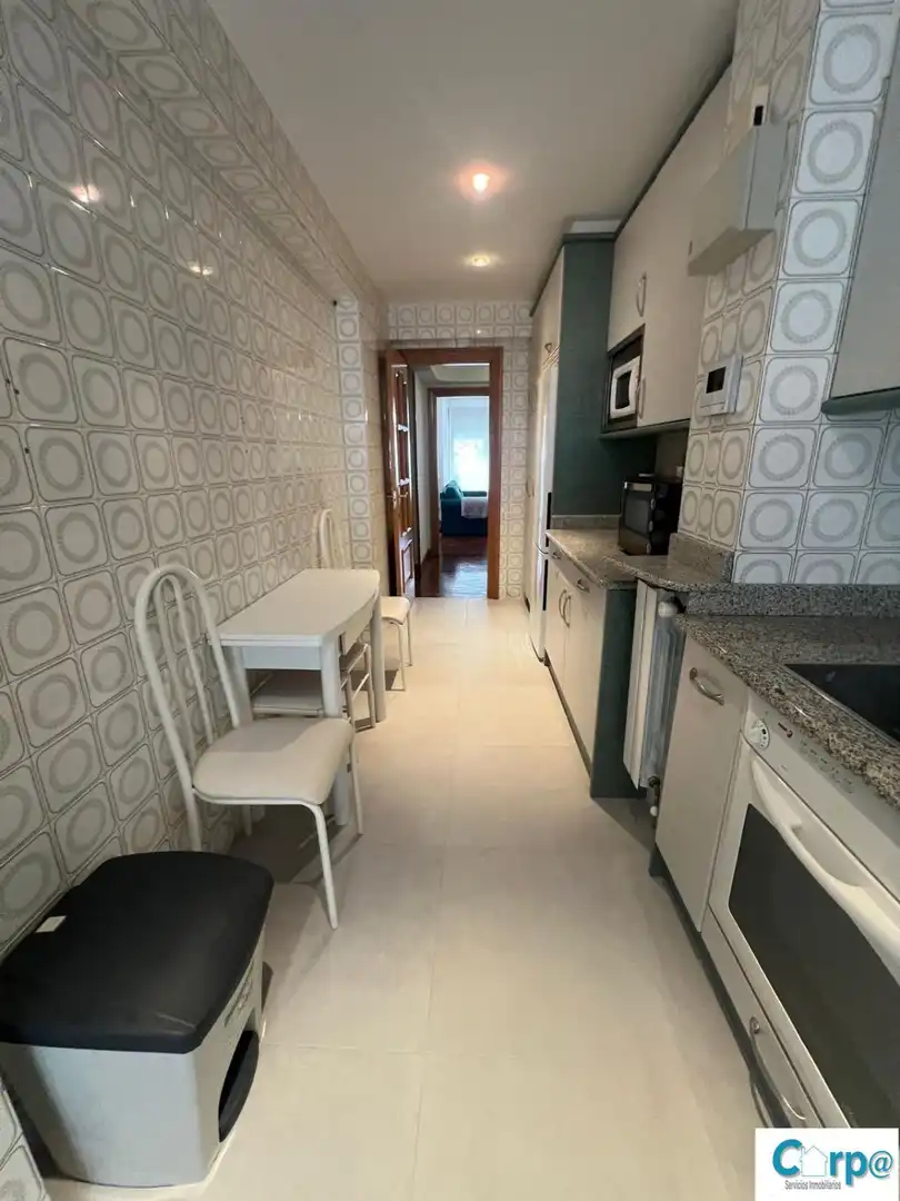 Cocina de Piso de alquiler en  Pamplona / Iruña con Calefacción, Parquet y Amueblado