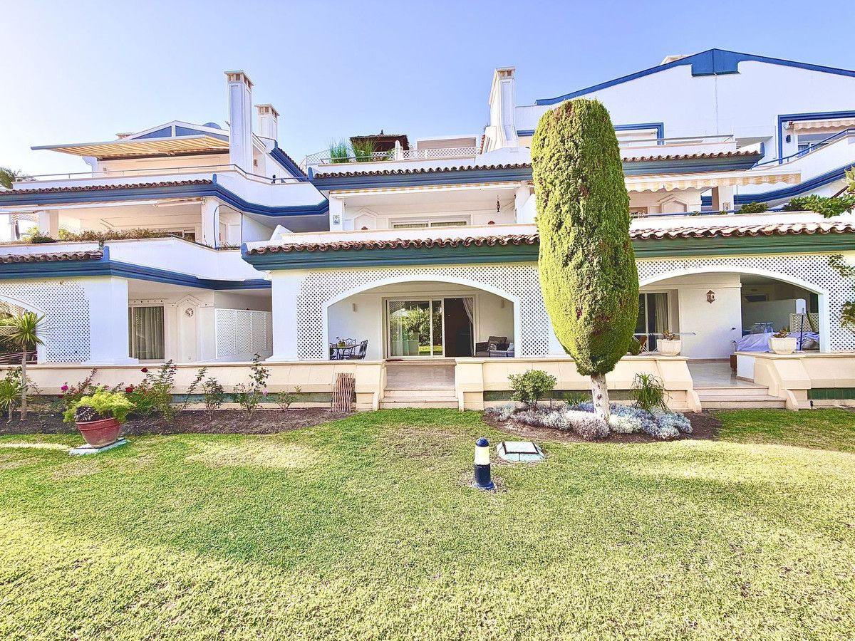 Jardí de Planta baixa de lloguer en Estepona amb Aire condicionat, Terrassa i Piscina comunitària