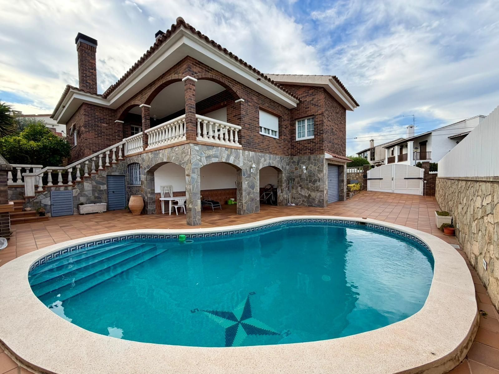 Piscina de Casa o chalet en venta en El Vendrell con Calefacción, Jardín privado y Terraza