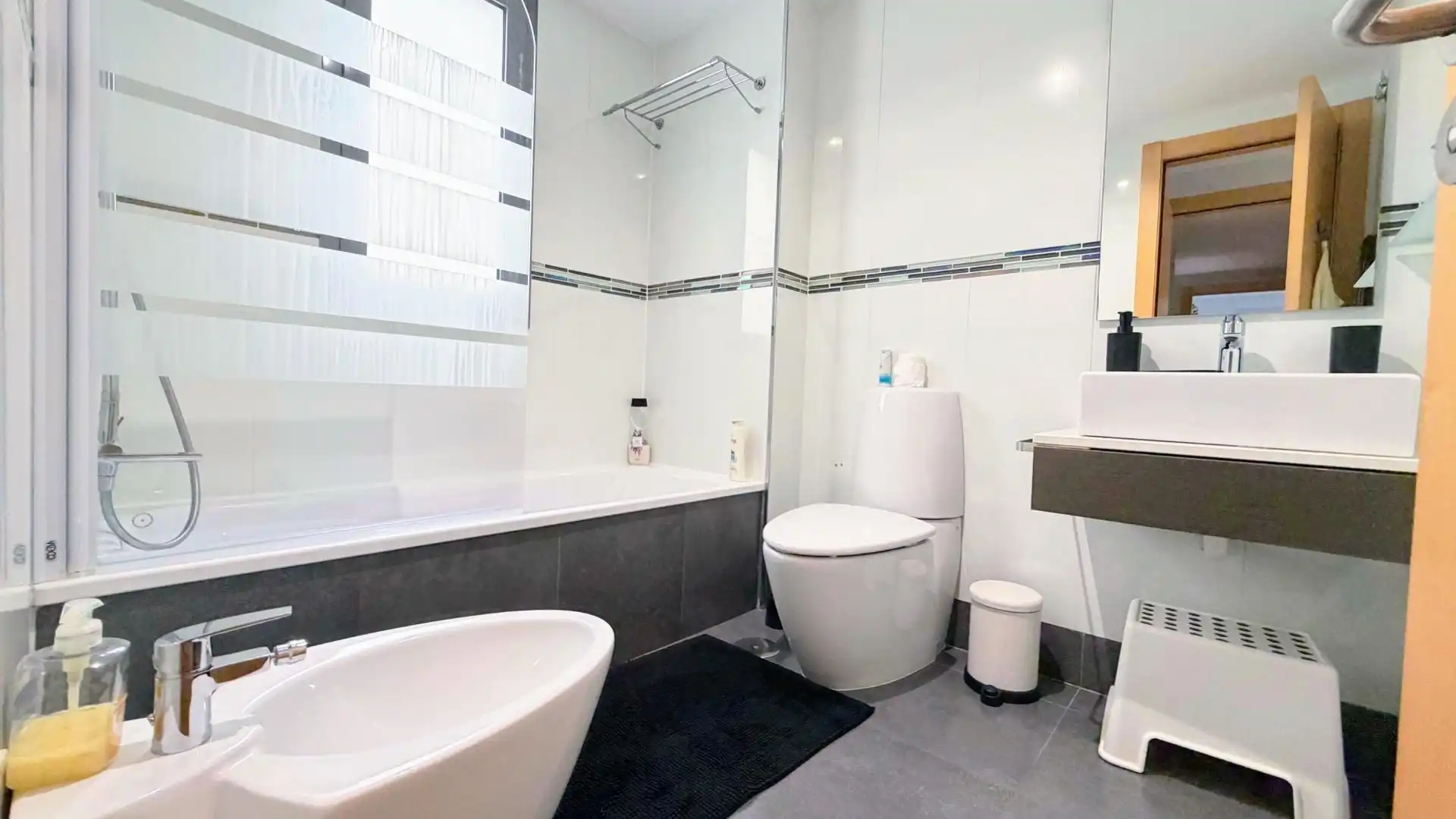 Bathroom of Flat for rent in El Bajondillo