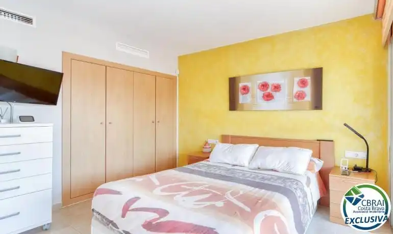 Bedroom of Apartments for sale in Roses  with Air Conditioner and Furnished