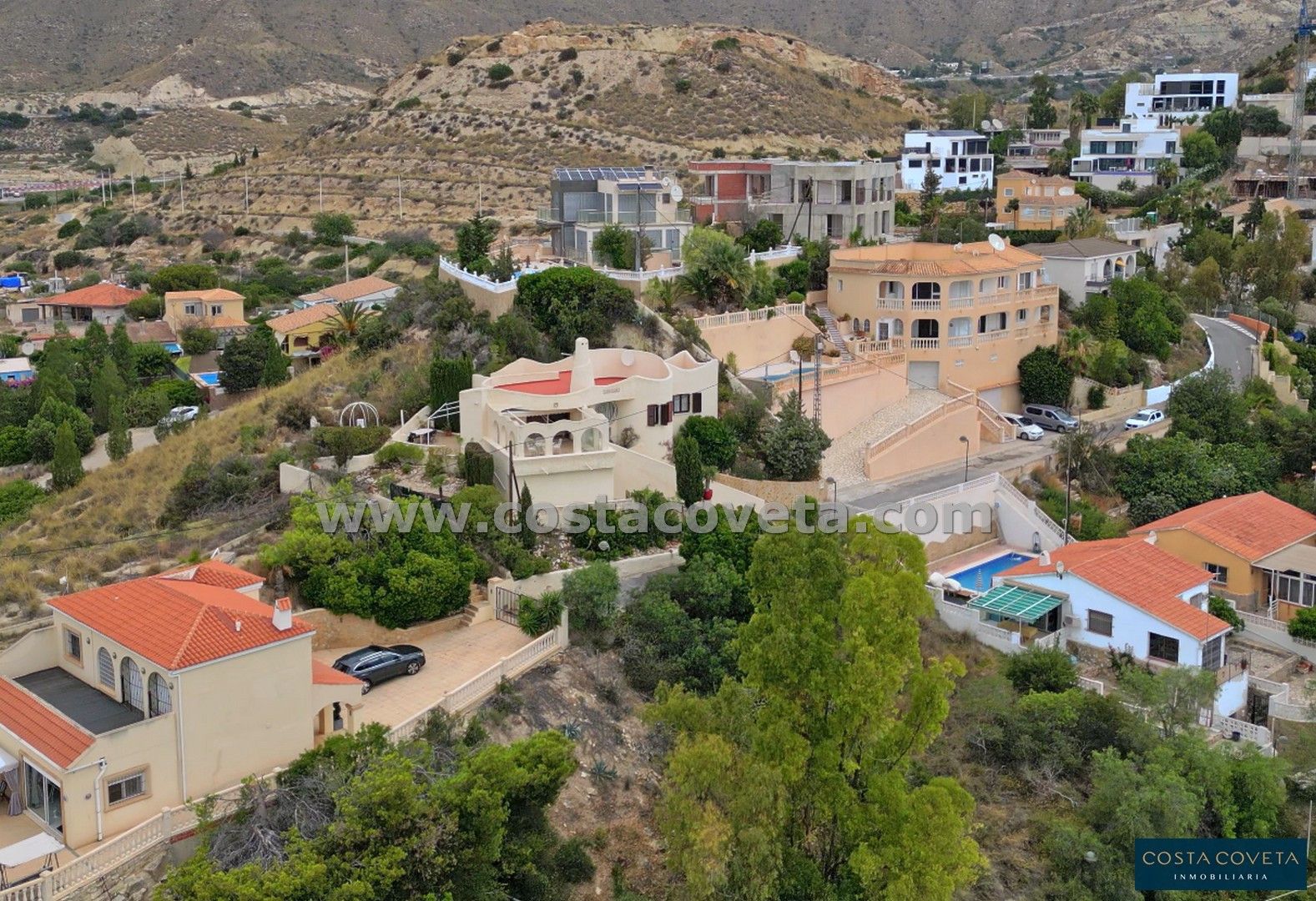 Vista exterior de Casa o xalet en venda en El Campello amb Jardí privat, Terrassa i Traster