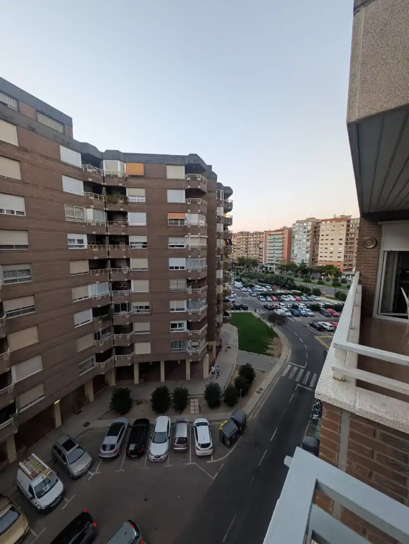 Pis amb ascensor en venda a Calle de Illueca 5