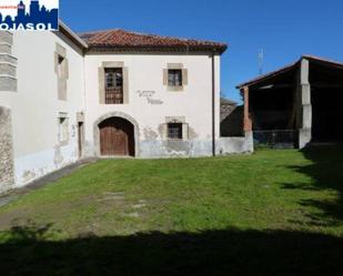 Vista exterior de Casa adosada en venda en Noja amb Jardí privat