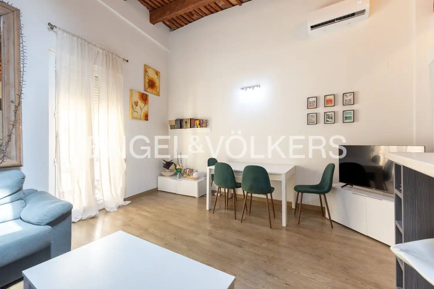Wohnzimmer von Wohnung zum Verkauf in Valencia mit Klimaanlage, Heizung und Balkon