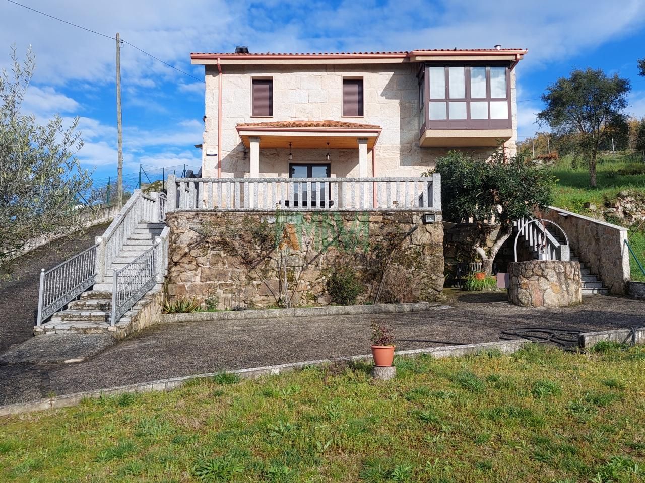 Vista exterior de Casa o xalet en venda en Ourense Capital  amb Calefacció, Jardí privat i Parquet