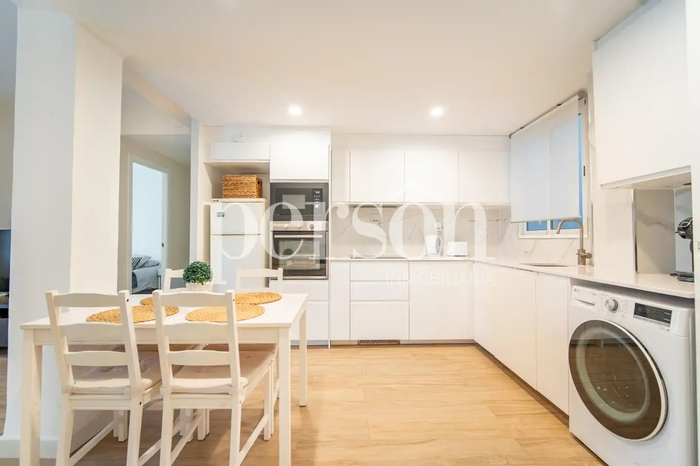 Kitchen of Flat for sale in Valencia  with Air Conditioner, Private garden and Furnished