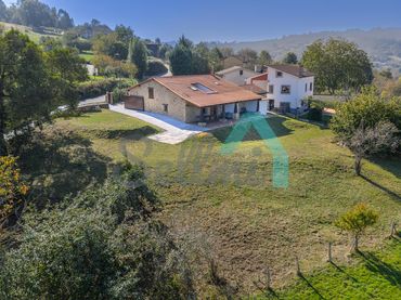 Casa amb jardí en venda a La Parte