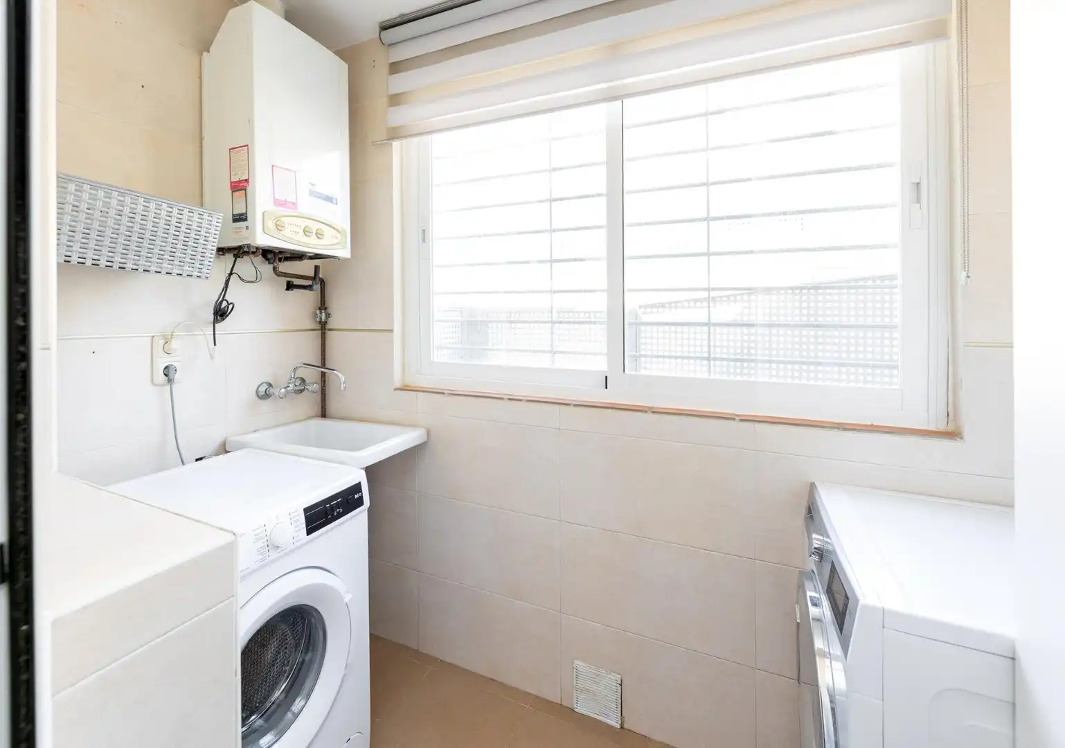 Bathroom of Detached homes for sale in Granada  with Air Conditioner, Heating and Community pool