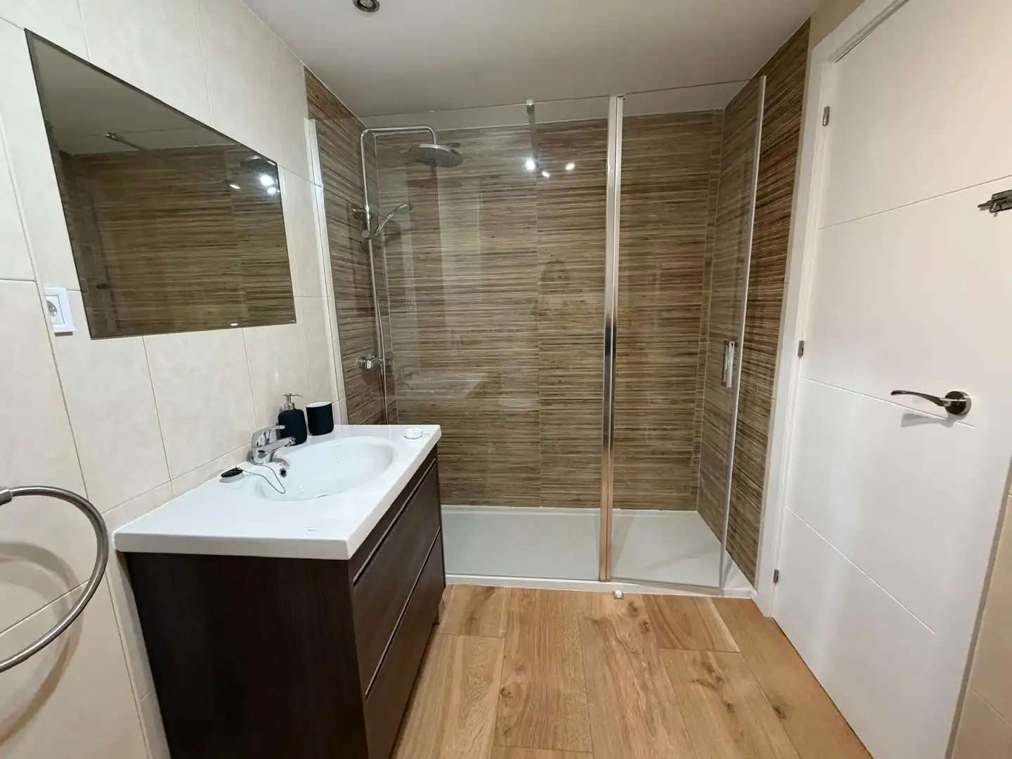 Baño de Piso para compartir en Sur