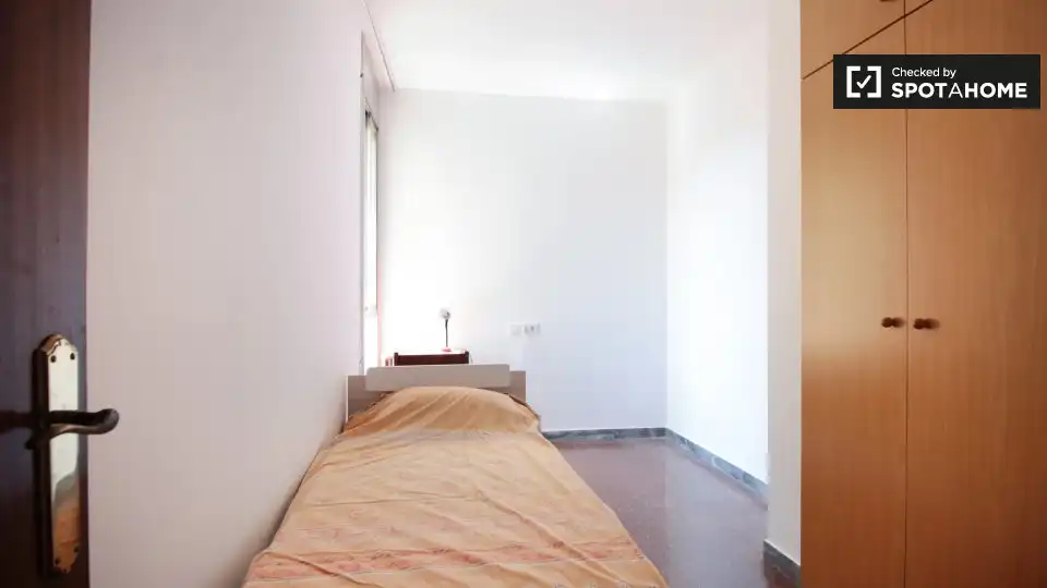 Room in El Besós i el Maresme