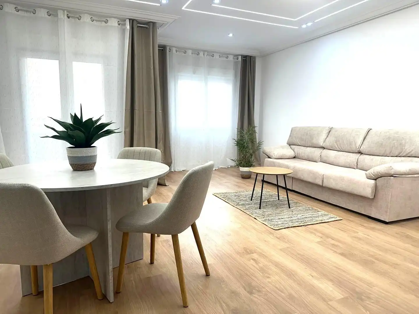Living room of Flat for sale in Elche / Elx  with Air Conditioner, Furnished and Balcony