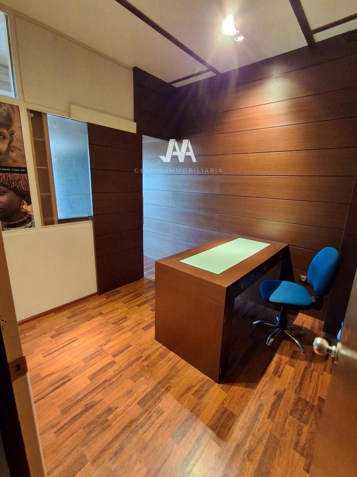 Premises to rent in Les Comes