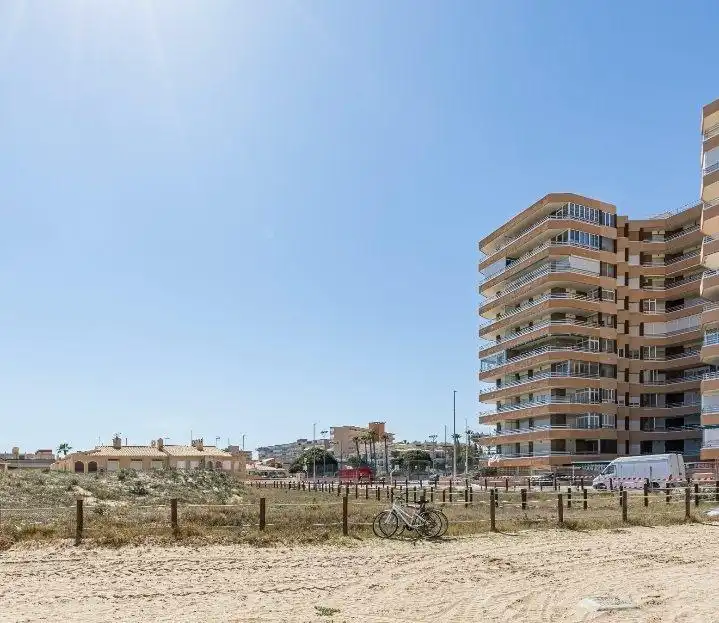 Vista exterior de Apartamento en venta en Torrevieja con Terraza y Amueblado