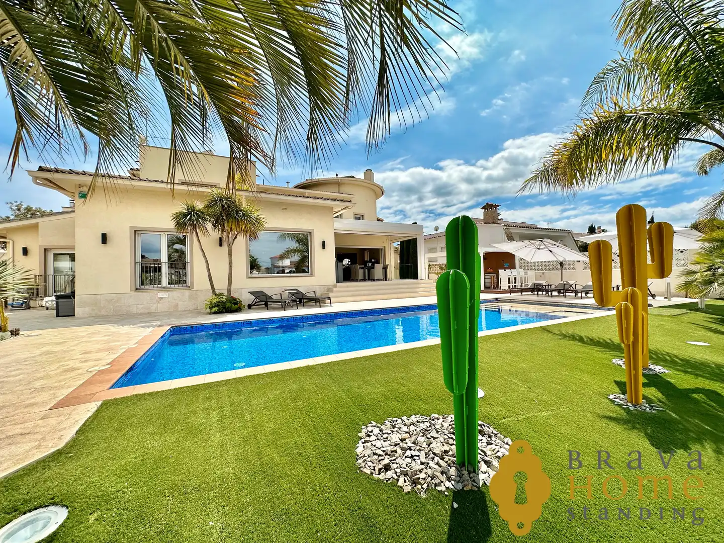 Exterior view of Houses for sale in Empuriabrava  with Air Conditioner, Heating and Private garden