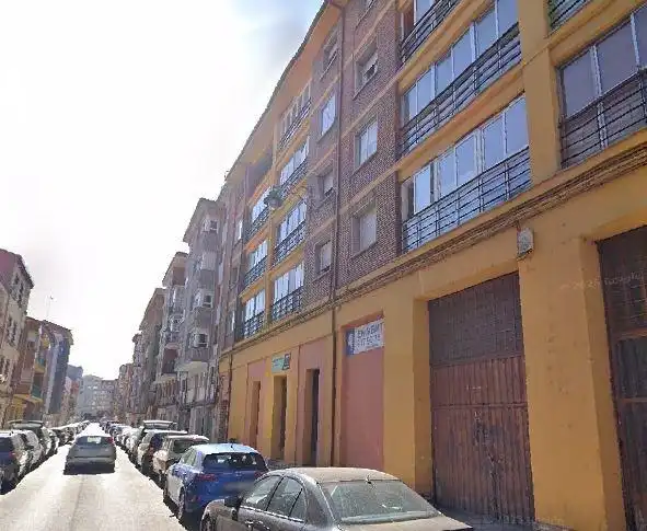 Vista exterior de Piso en venta en León Capital 