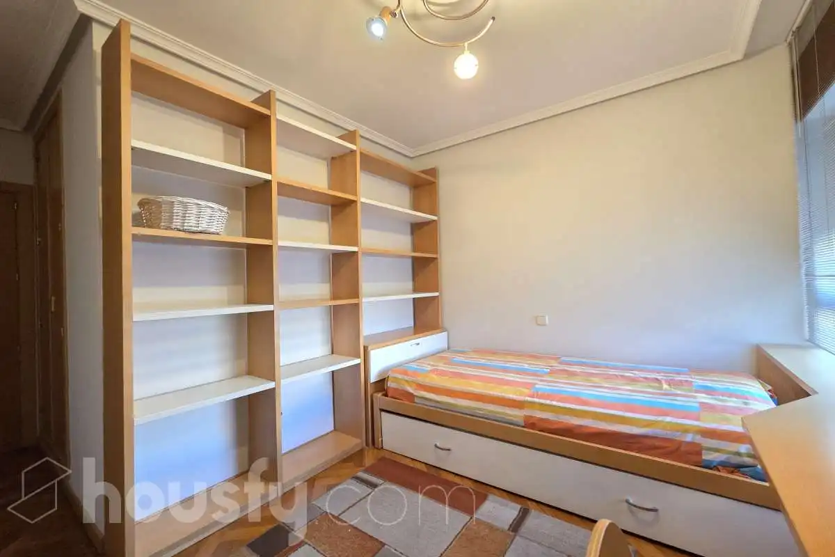 Bedroom of Flat for rent in Madrid  with Air Conditioner, Heating and Parquet flooring