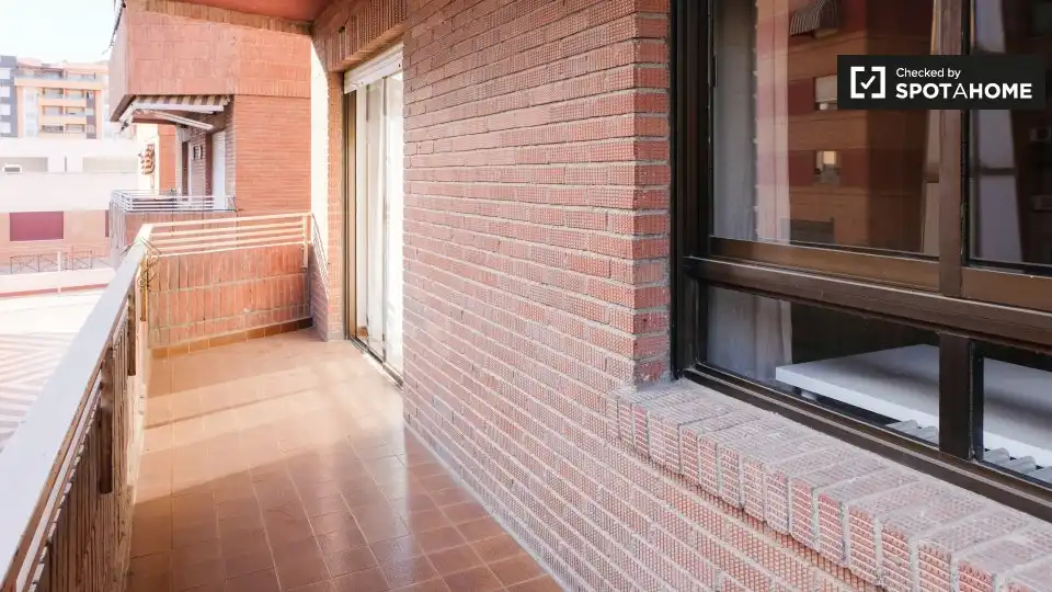Terrassa de Apartament per a compartir en Granada amb Aire condicionat, Terrassa i Moblat