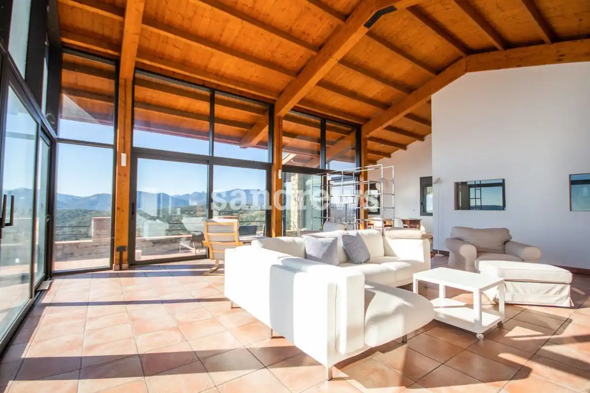 Wohnzimmer von Country house zum Verkauf in Darnius mit Klimaanlage, Heizung und Privatgarten