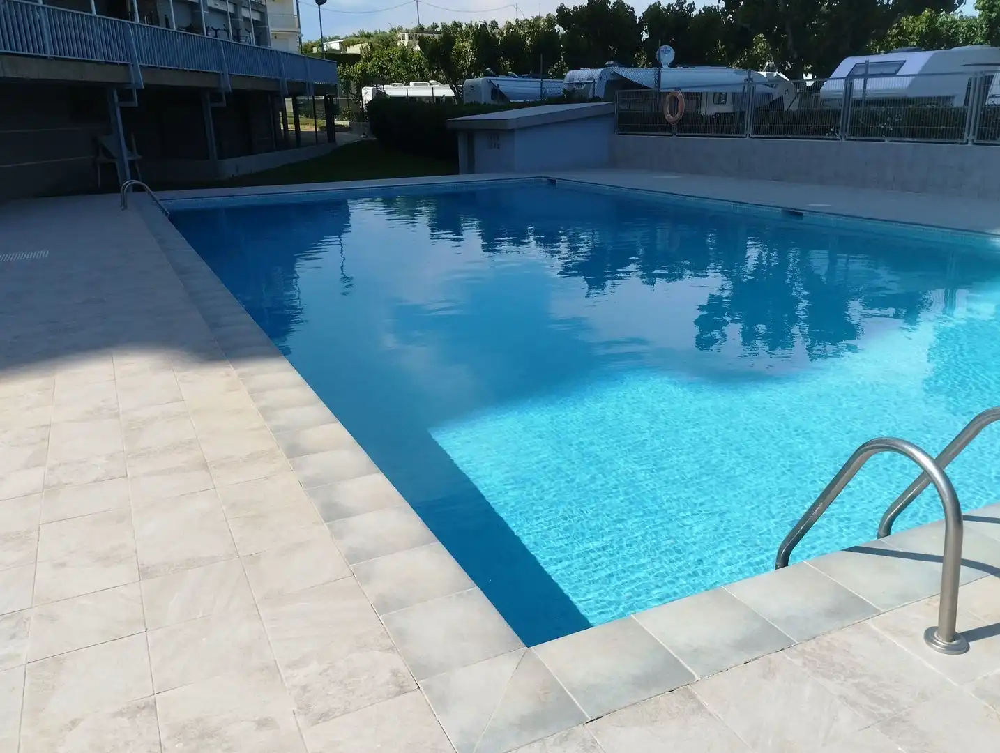 Piscina de Apartament en venda en Cambrils amb Aire condicionat, Calefacció i Terrassa