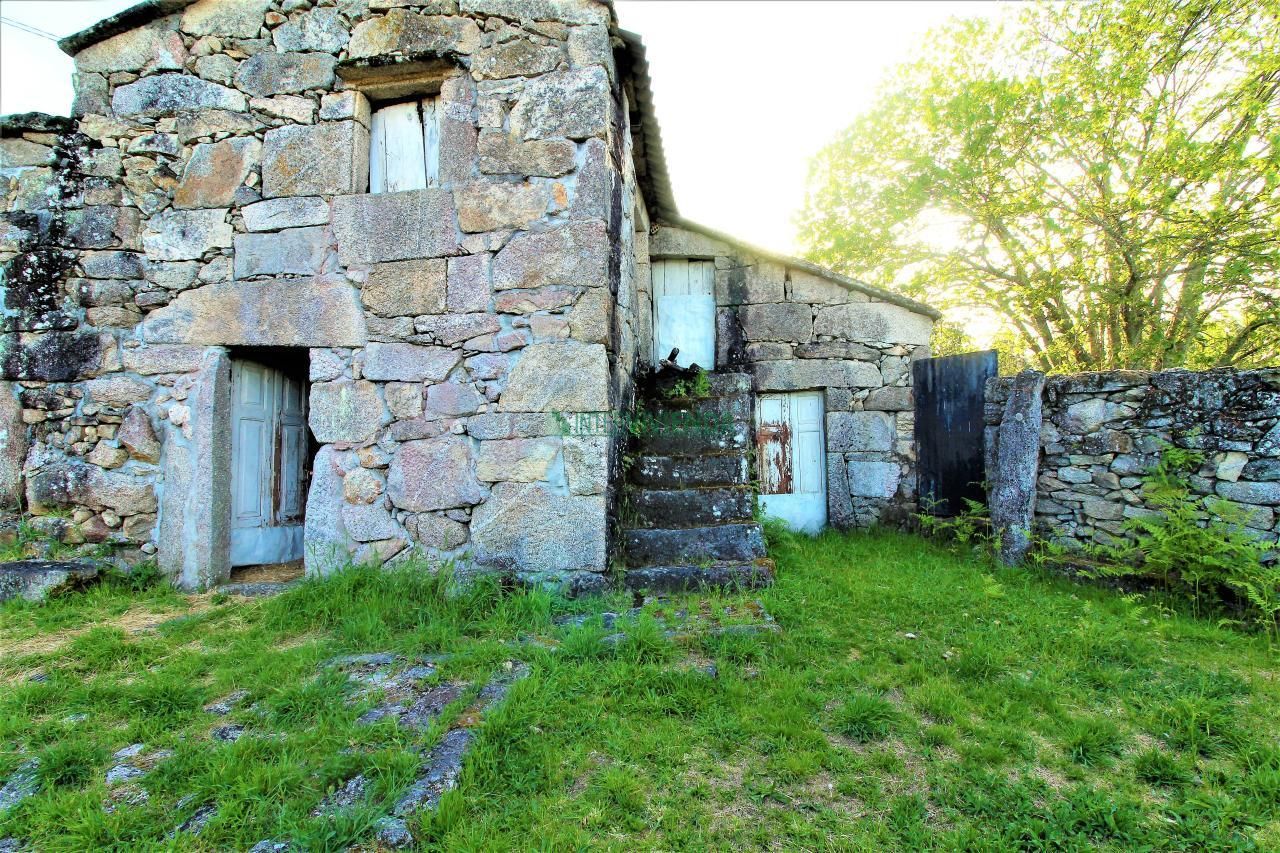 Vista exterior de Finca rústica en venda en Fornelos de Montes amb Calefacció
