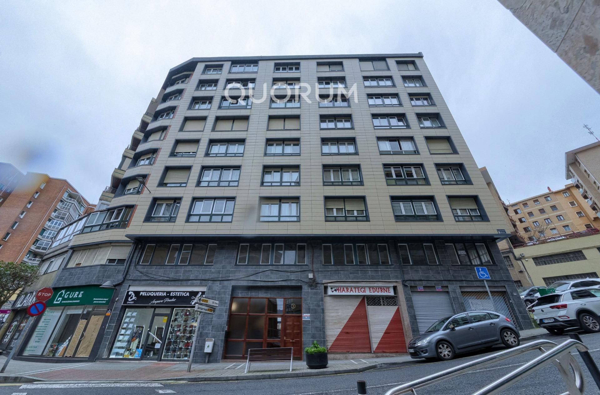 Vista exterior de Pis en venda en Basauri  amb Balcó