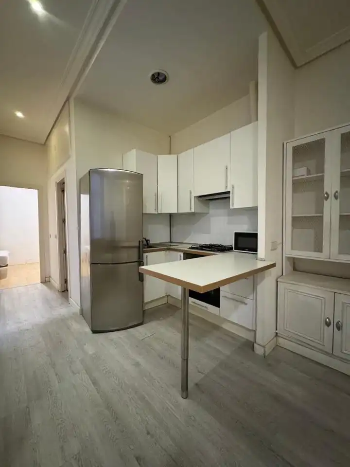 Cuina de Planta baixa en venda en Madrid amb Calefacció i Moblat