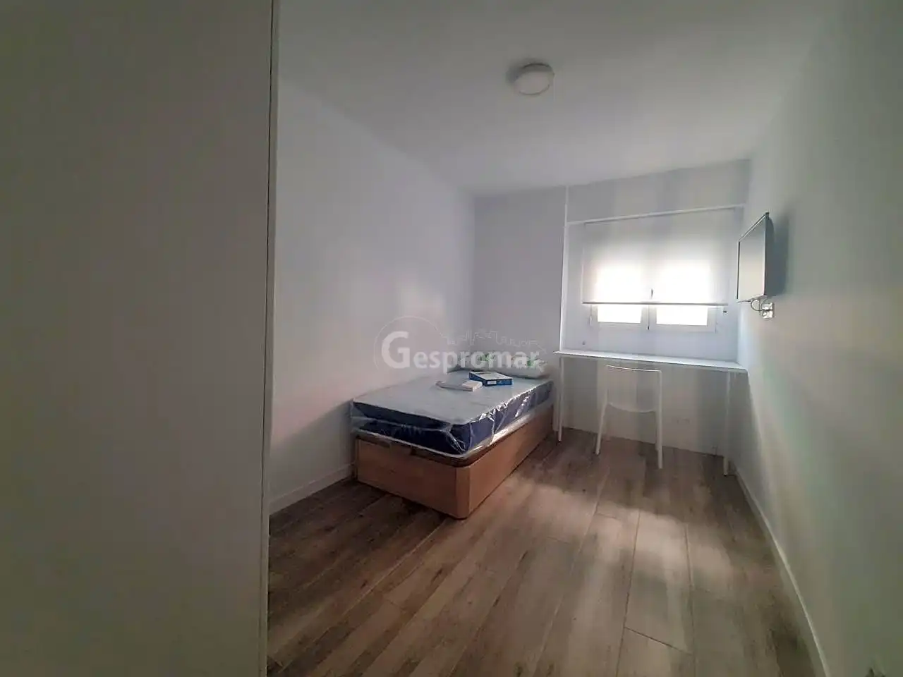 Bedroom of Flat for share in Madrid  with Air Conditioner, Heating and Furnished